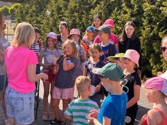 Uczestnicy pikniku z okazji Dnia Dziecka